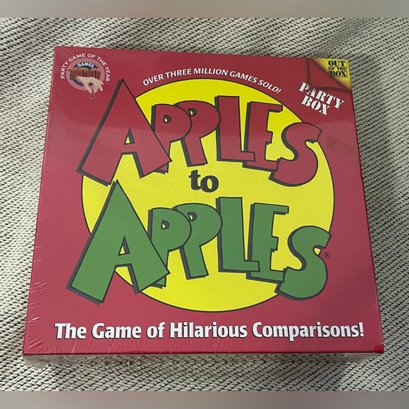 Apples to Apples Party Box Game - Red and Green - Picture 2 of 8